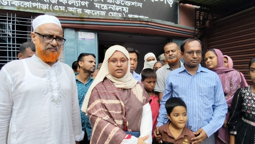 প্রতিবন্ধী সেবা ও সাহায্য কেন্দ্র পরিদর্শনে পঞ্চগড়ের জেলা প্রশাসক